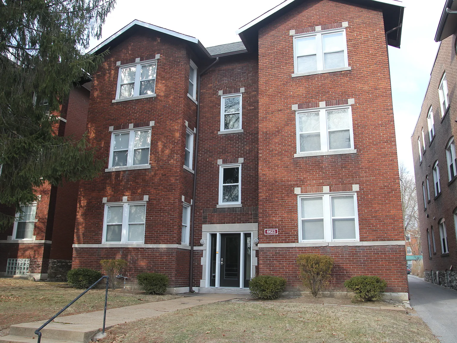 2 bed, 1300 sqft, $1,995 — Photo 1