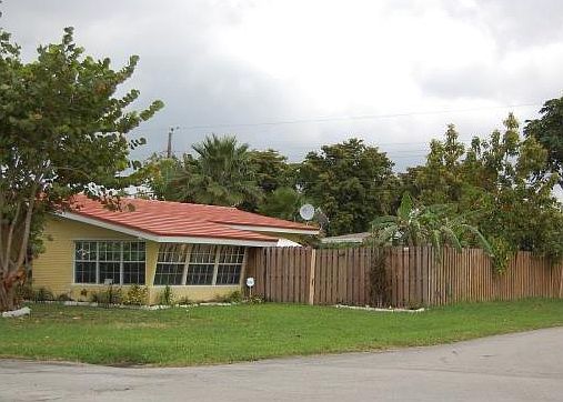2nd image of 2091 Arcadia Dr