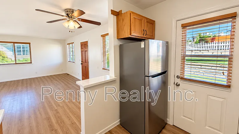 2 bed, 1.0 bath, 800 sqft, $2,995 — Photo 4
