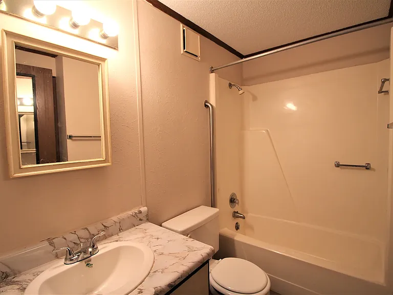 Rochester Place Apartments — Photo 5
