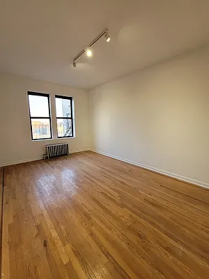 Rented by R New York | media 3