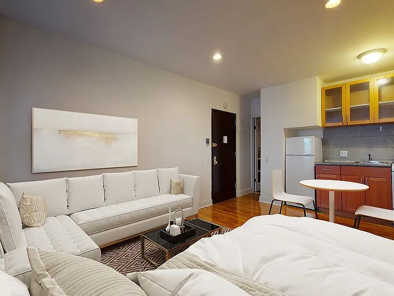 94 3rd Ave #3R — Photo 2