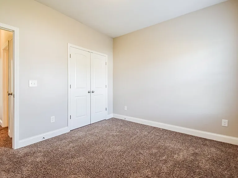 547 Joneus Dr — Photo 17