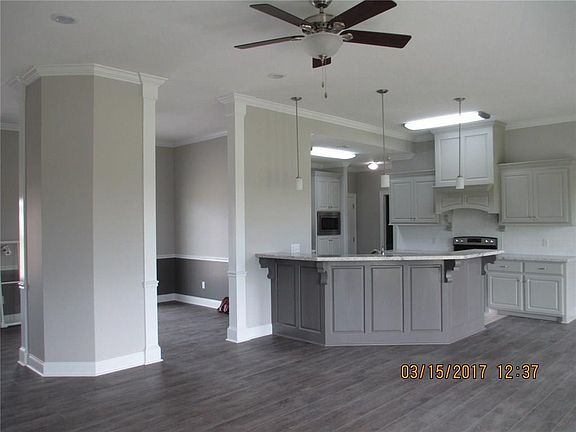 4th image of 301 Shelby Dr