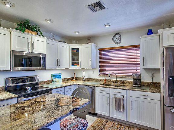 4228 Headsail Dr New Port-large-010-15-Kitchen-1497x1000-72dpi