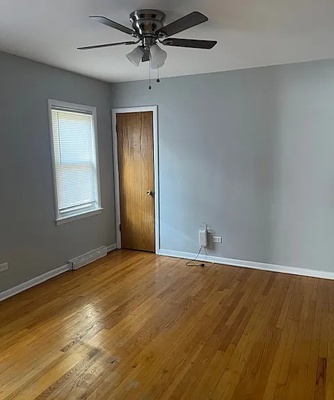 8722 S Winchester Ave — Photo 1