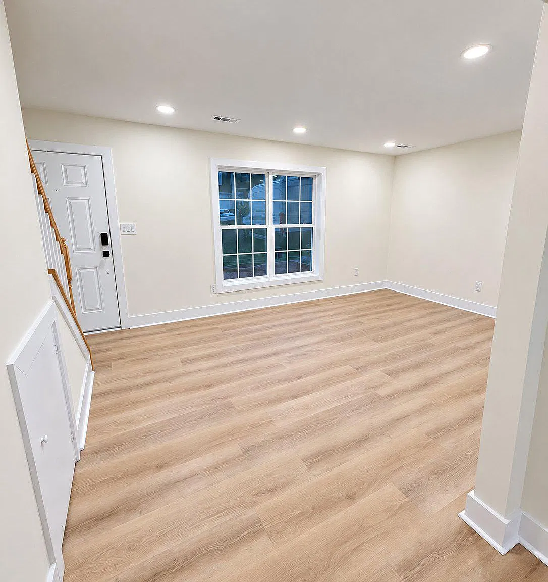 3 bed, 1.5 bath, 1323 sqft, $2,000 — Photo 3