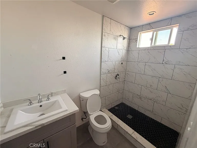 5472 N Mountain View Ave — Photo 8