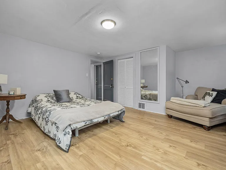850 Nevin Ave — Photo 11