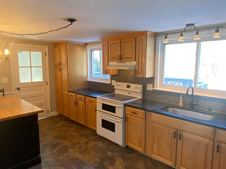 79 Brook St — Photo 10