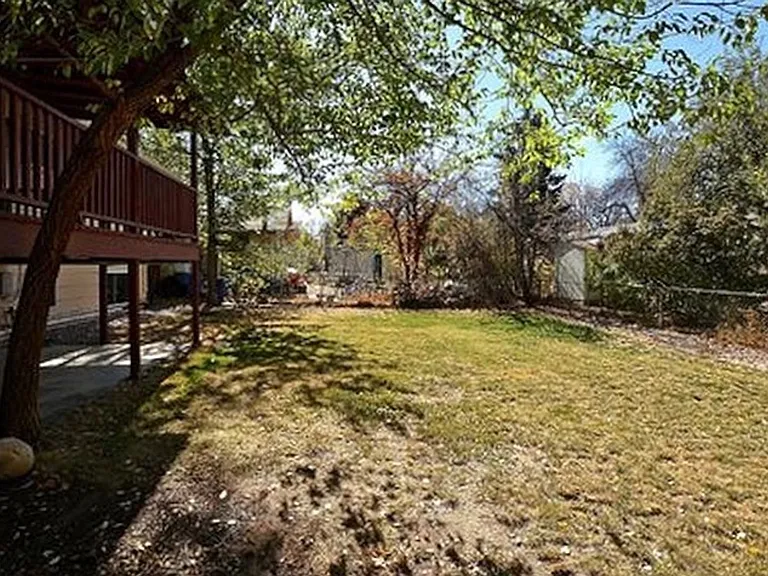 325 N Roosevelt Ave — Photo 31