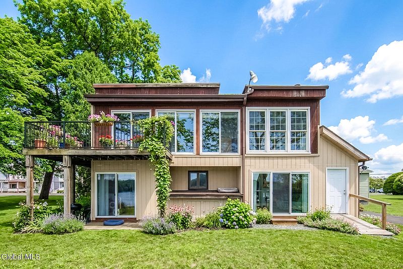 3rd image of 31 Riverside Avenue