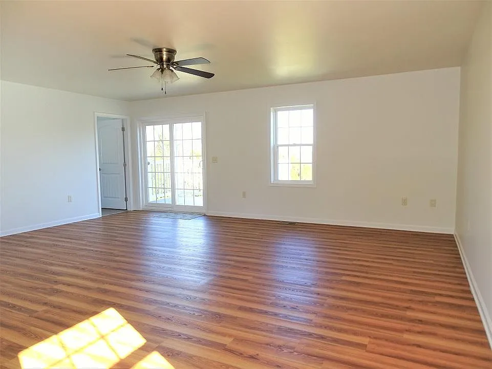 3 bed, 1.5 bath, $1,795 — Photo 3