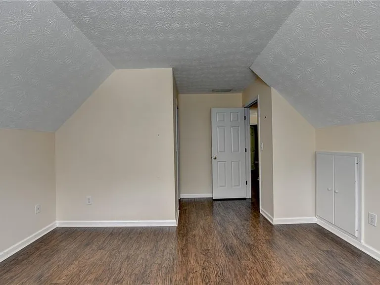 3380 McClure Woods Dr — Photo 36