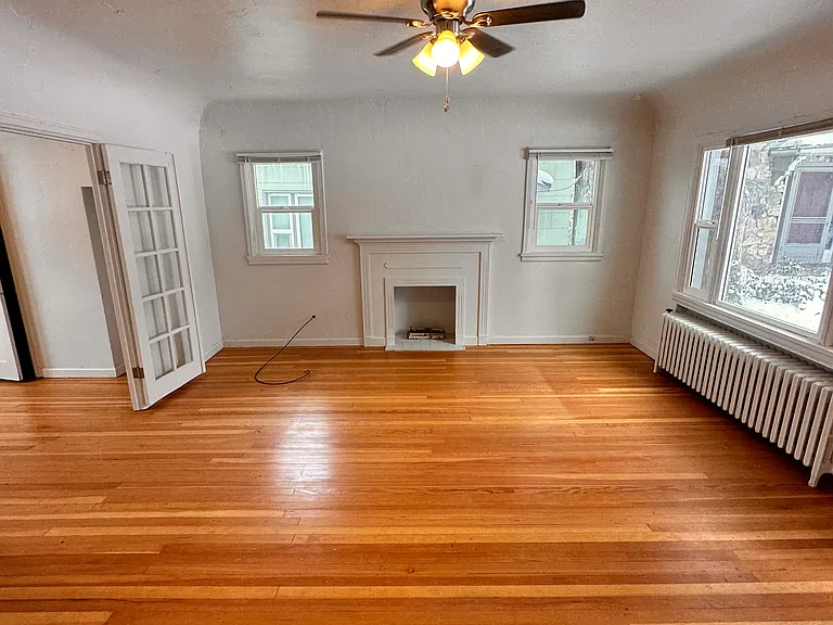 2445 Custer Ave — Photo 5