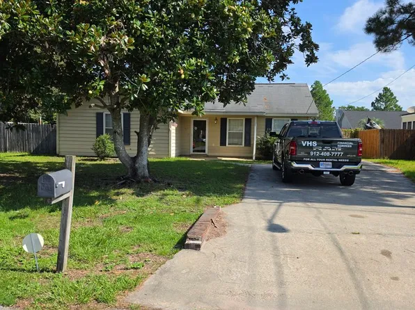 620 Honey Ridge Ln, Hinesville, GA 31313
