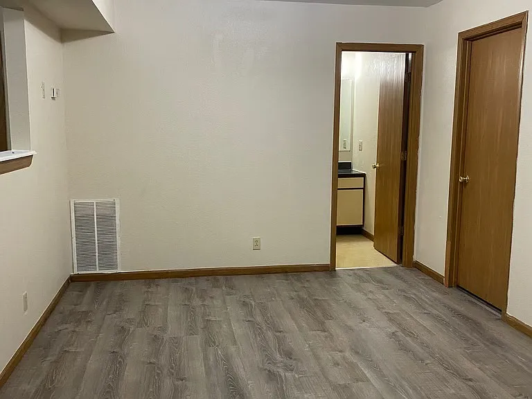 Pine View Apartments — Photo 19
