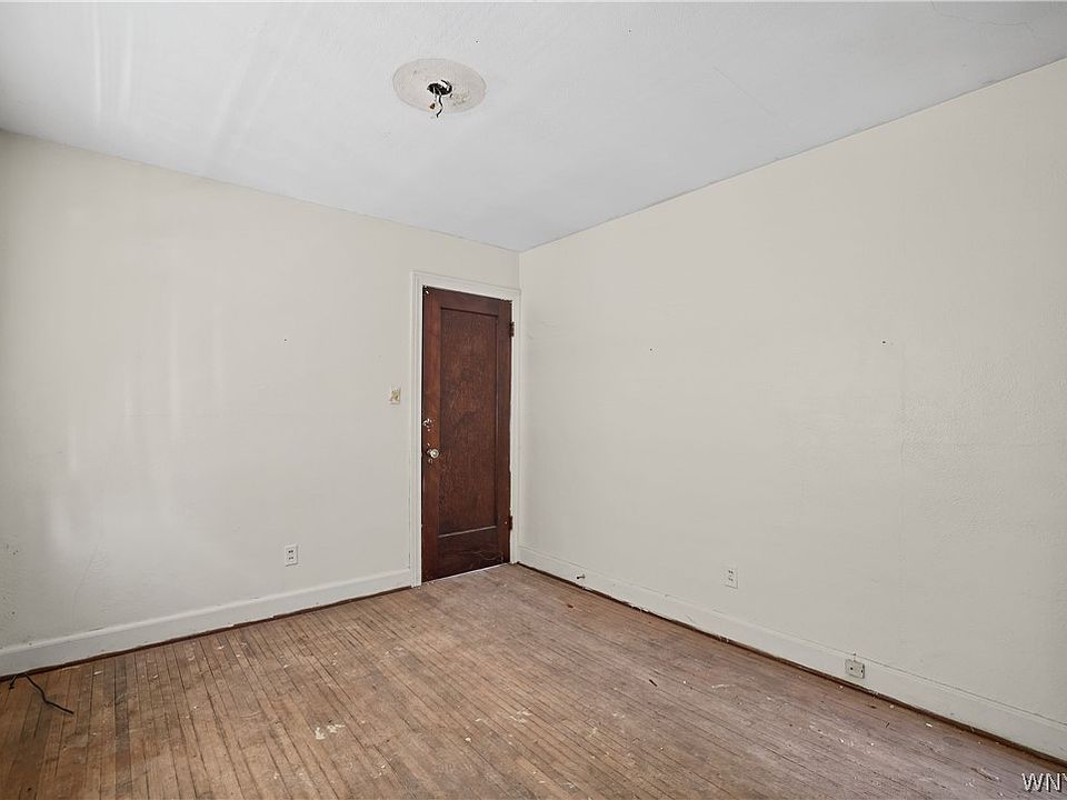 19th image of 328 Highgate Ave