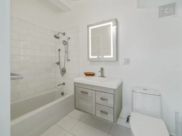 300 Communipaw Avenue image 28 of 43