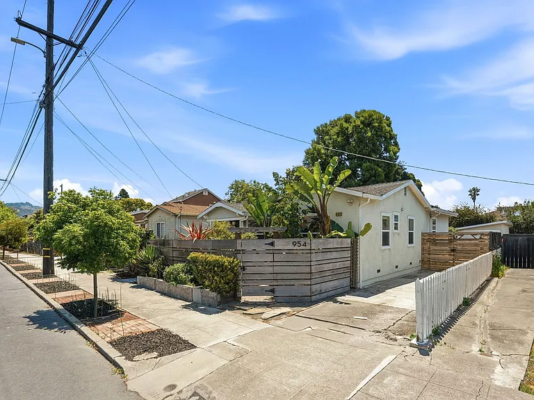 954 Cedar St — Photo 27
