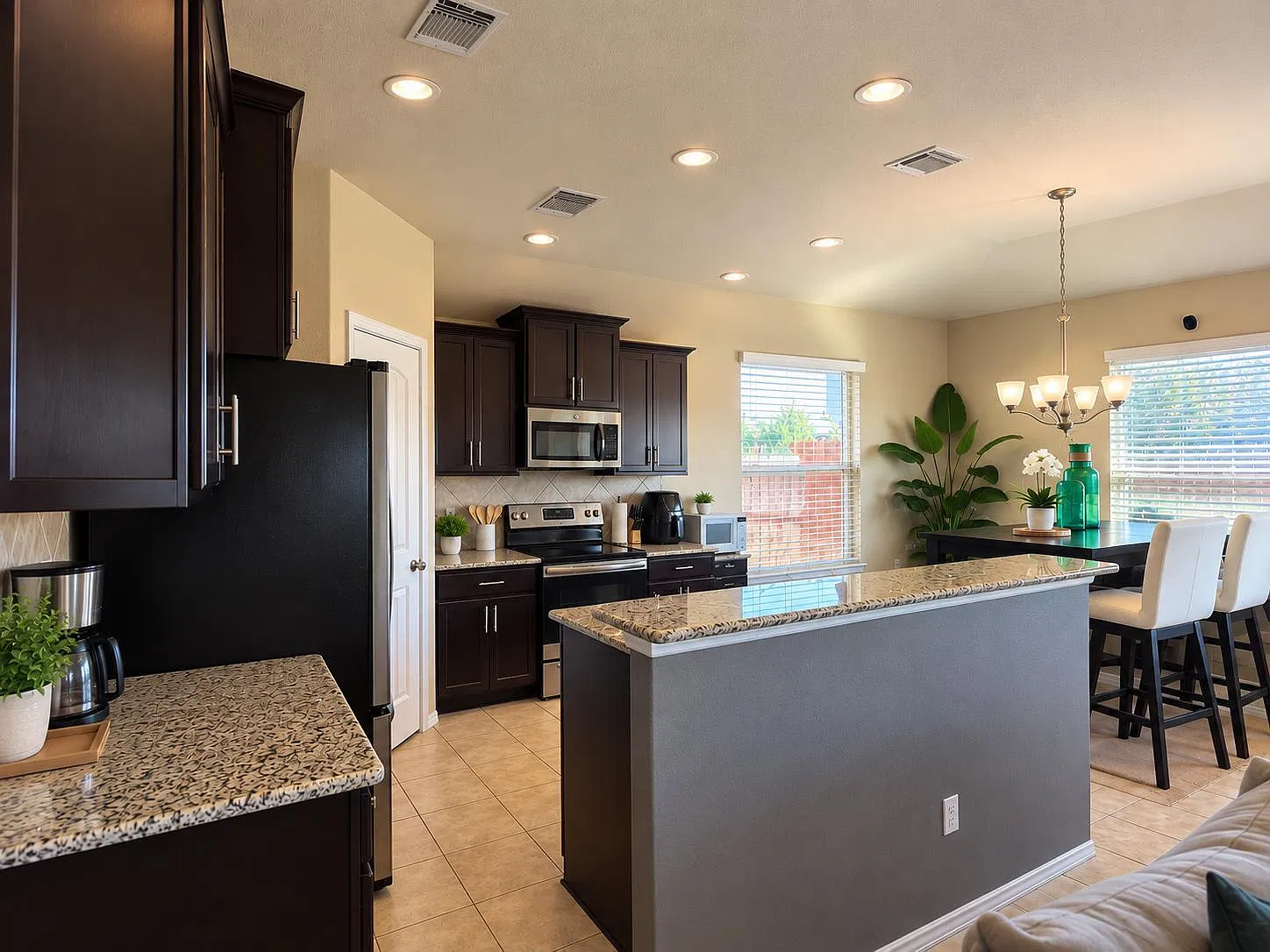 3 bed, 2.0 bath, 1520 sqft, $2,200 — Photo 4