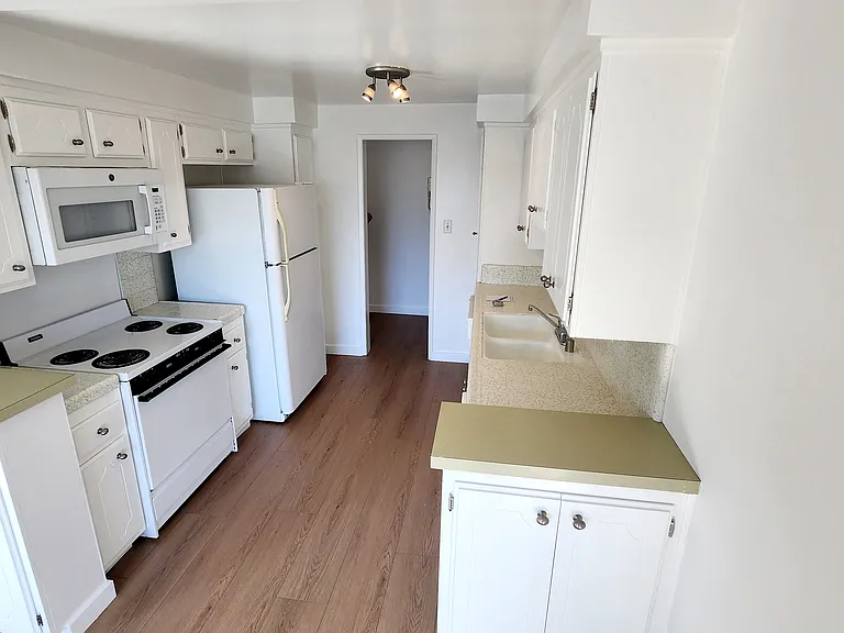 1246 Brockton Ave #5 — Photo 9