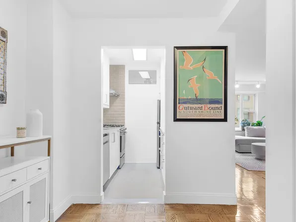 310 Lexington Avenue image 2 of 5