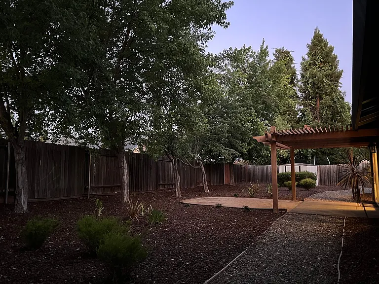 5562 Catalpa Ct — Photo 3