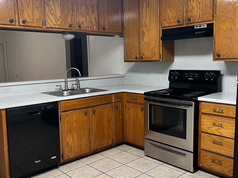 1st image of 106 Willow Creek Ct #B