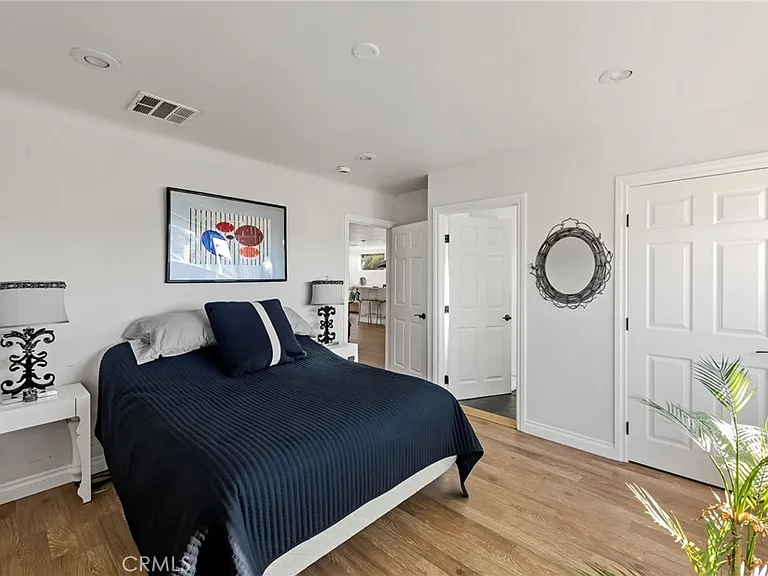 5231 Glasgow Way — Photo 15