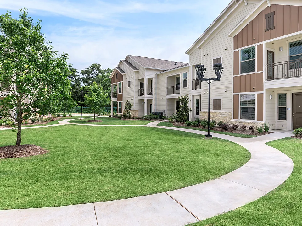 Reserve at Lake Jackson apartments community photo