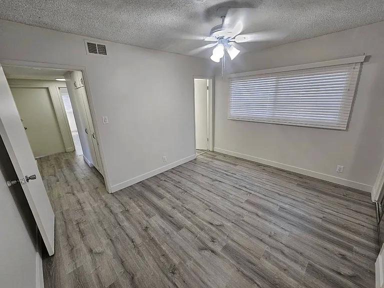 10327 Downey Ave — Photo 21