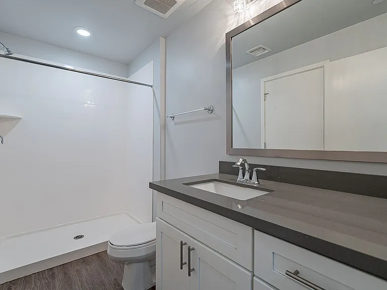 1645 E Cheery Lynn Rd — Photo 17