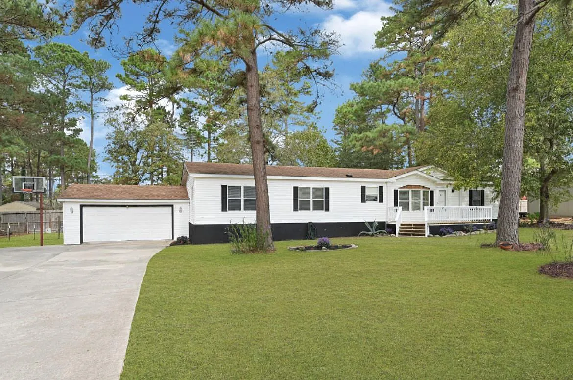 3 bed, 3.0 bath, 2077 sqft, $2,200 — Photo 1