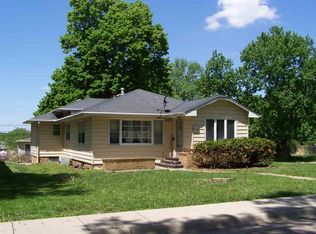 1221 N 9th St, Beatrice, NE 68310