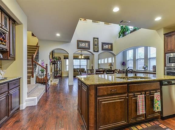 3rd image of 920 Tara Dr