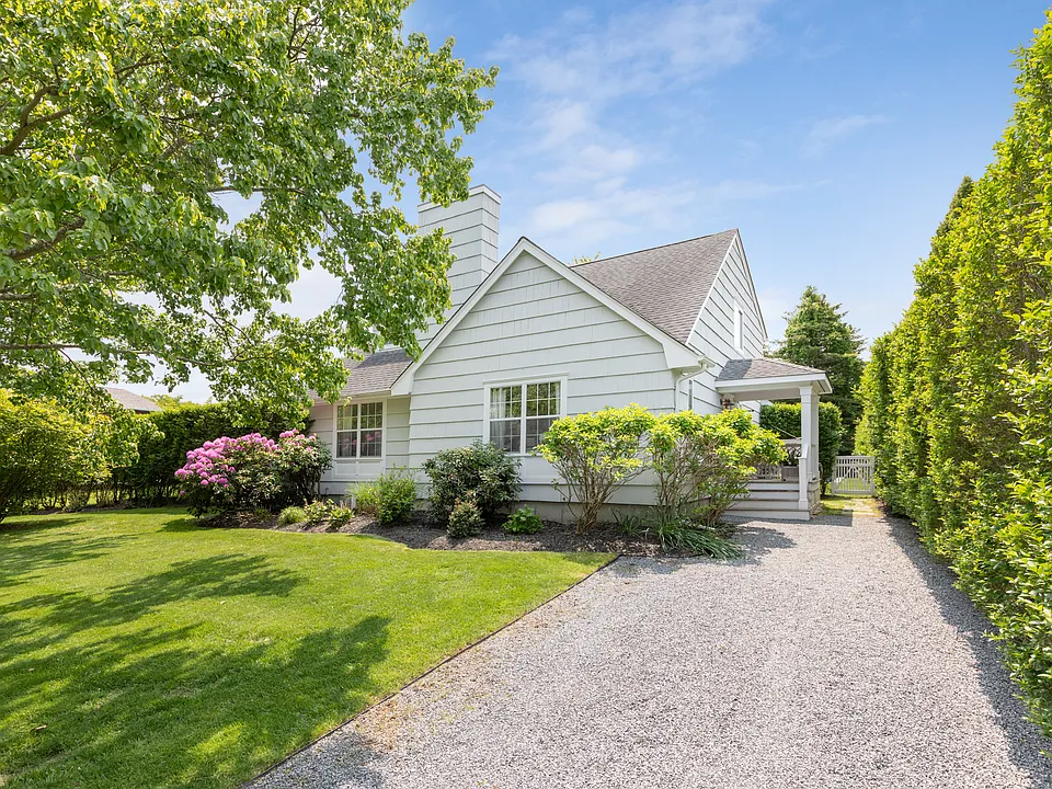 Meadowgrass Ln