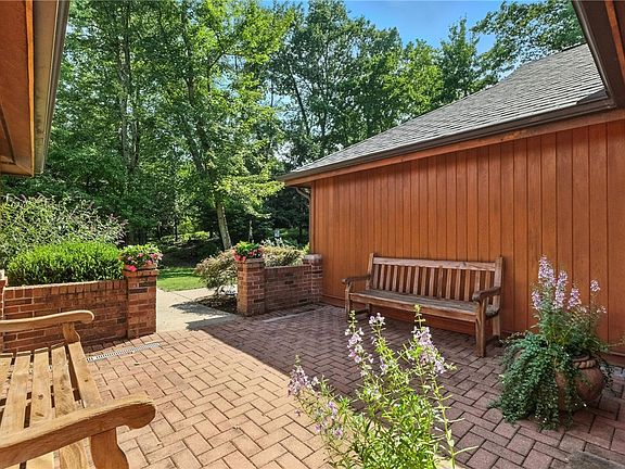 4th image of 139 Indianola Rd