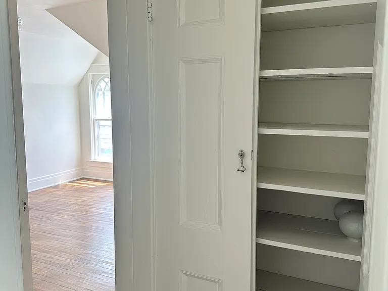 12 Colonial Cir #5 — Photo 5