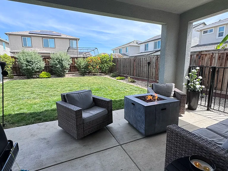 2651 Mulholland Dr — Photo 21