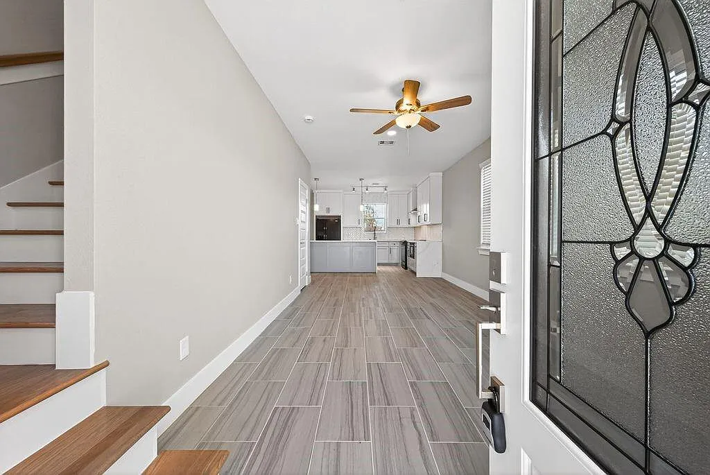 3 bed, 2.5 bath, 1664 sqft, $1,750 — Photo 2