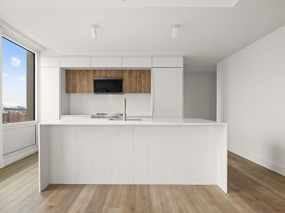 1st image of 644 E 14th St #1603