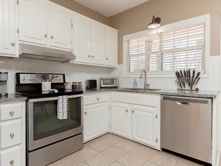 332 Hunt Rd — Photo 43