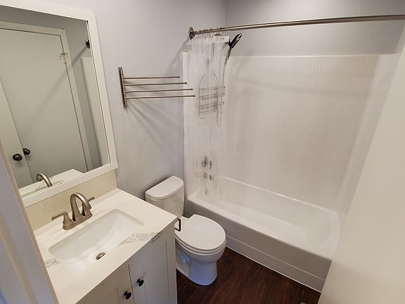 Upstairs Bathroom with tub/shower