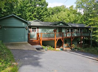 16 Blueberry Ln, Maggie Valley, NC 28751