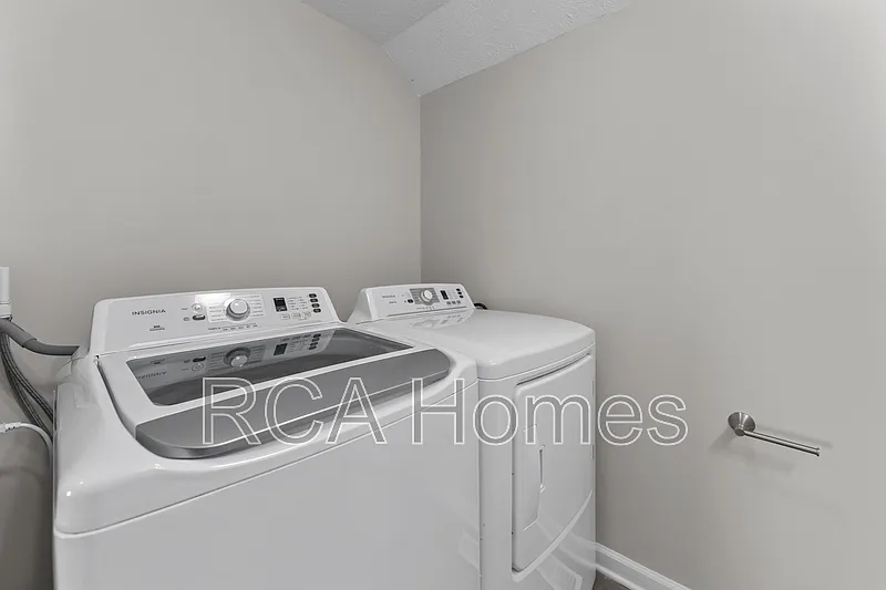 3 bed, 1.5 bath, 1191 sqft, $1,350 — Photo 4