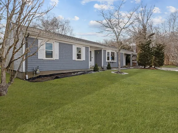 701 Mohawk Rd, Somerset, MA 02726