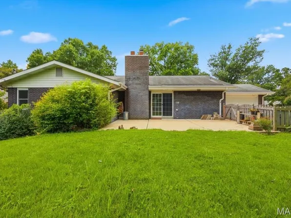113 High Valley Dr, Chesterfield, MO 63017