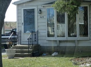 305 Westbrook Dr, Cheektowaga, NY