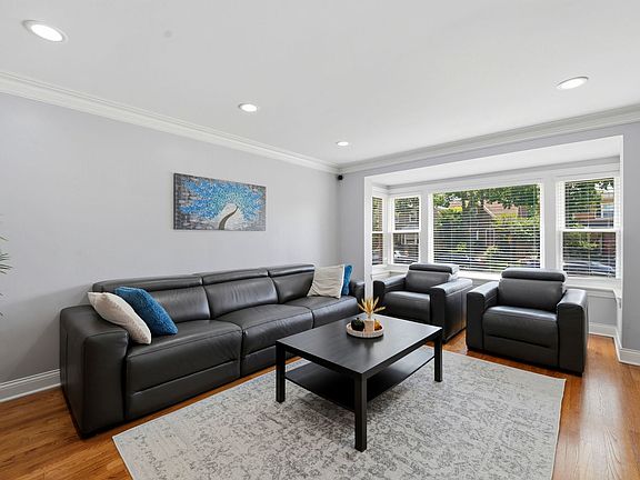 4th image of 2924 W Jerome St
